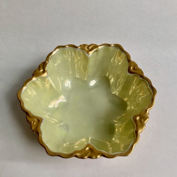 M. Z. Austria Smaller Yellow & Copper Fluted Porcelain Bowl, 1912 - Picture 5 of 11